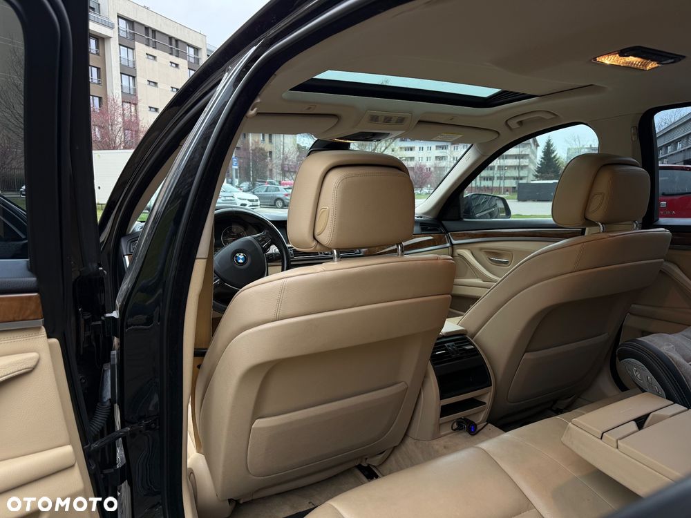 BMW Seria 5 525d Sport-Aut - 9