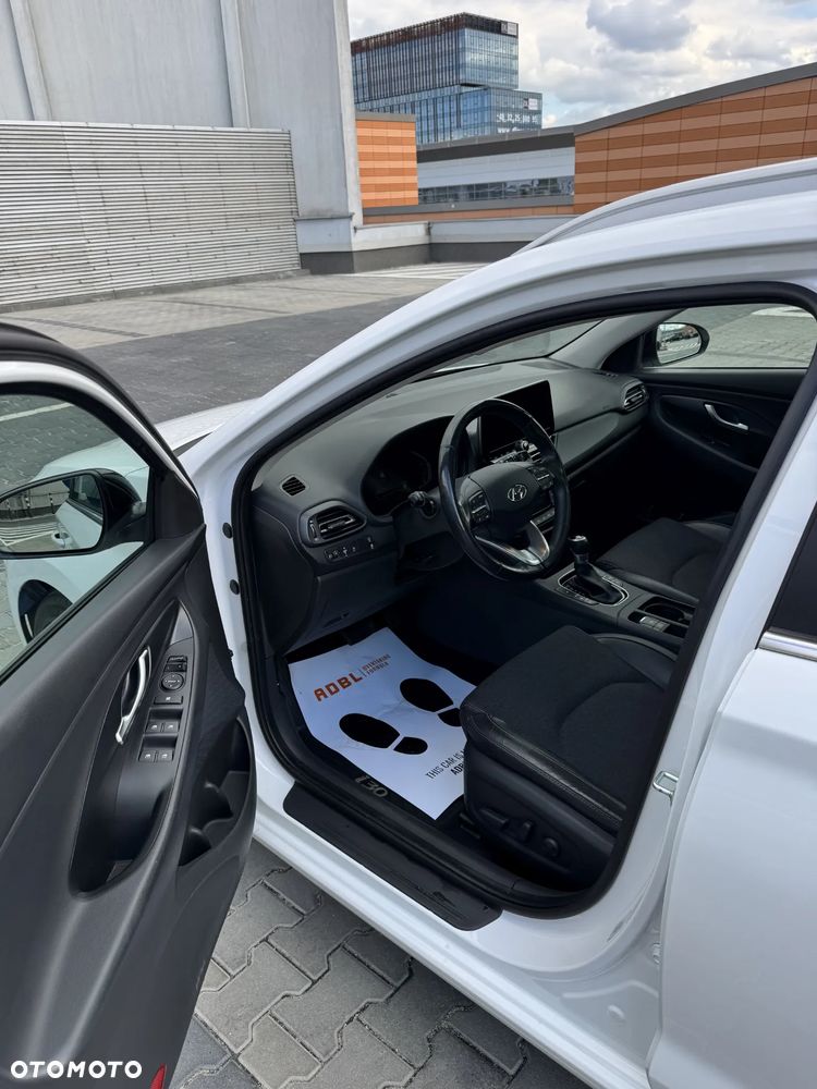 Hyundai i30 1.5 T-GDI 48V Executive DCT - 14