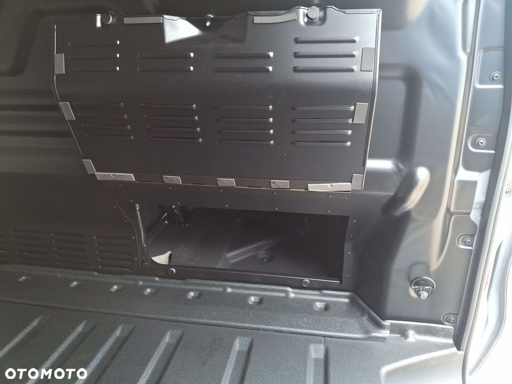 Volkswagen Transporter Furgon 2.0 TDI 150 KM manual - 37