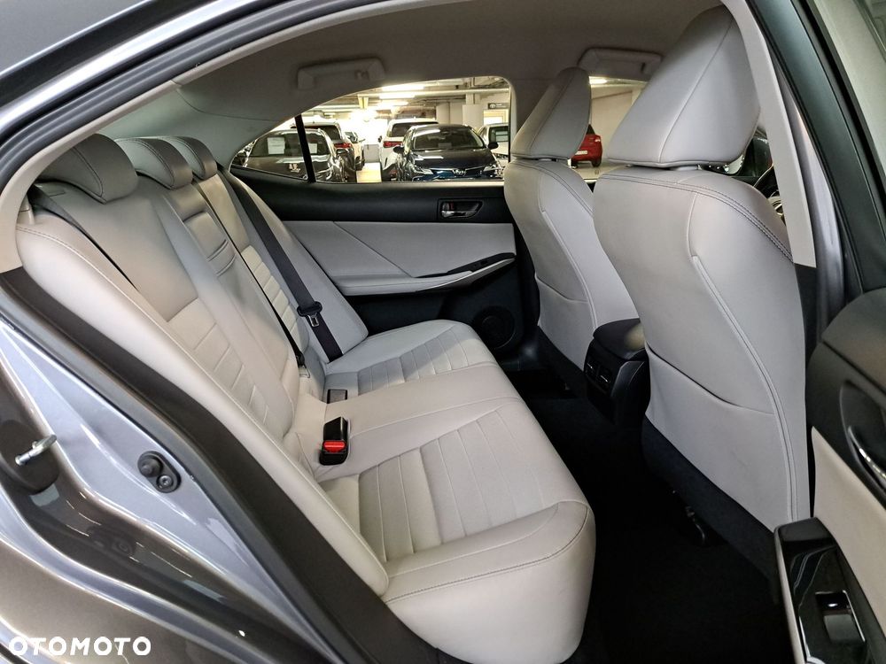 Lexus IS 200t Elite - 15