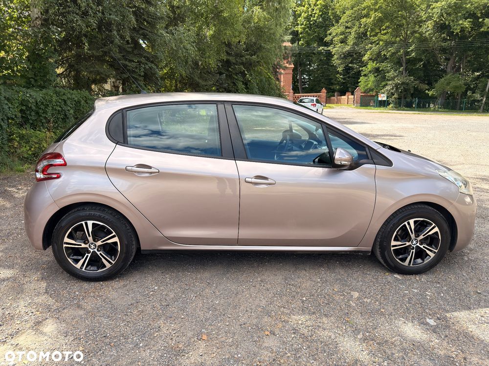 Peugeot 208 1.2 PureTech Style - 8