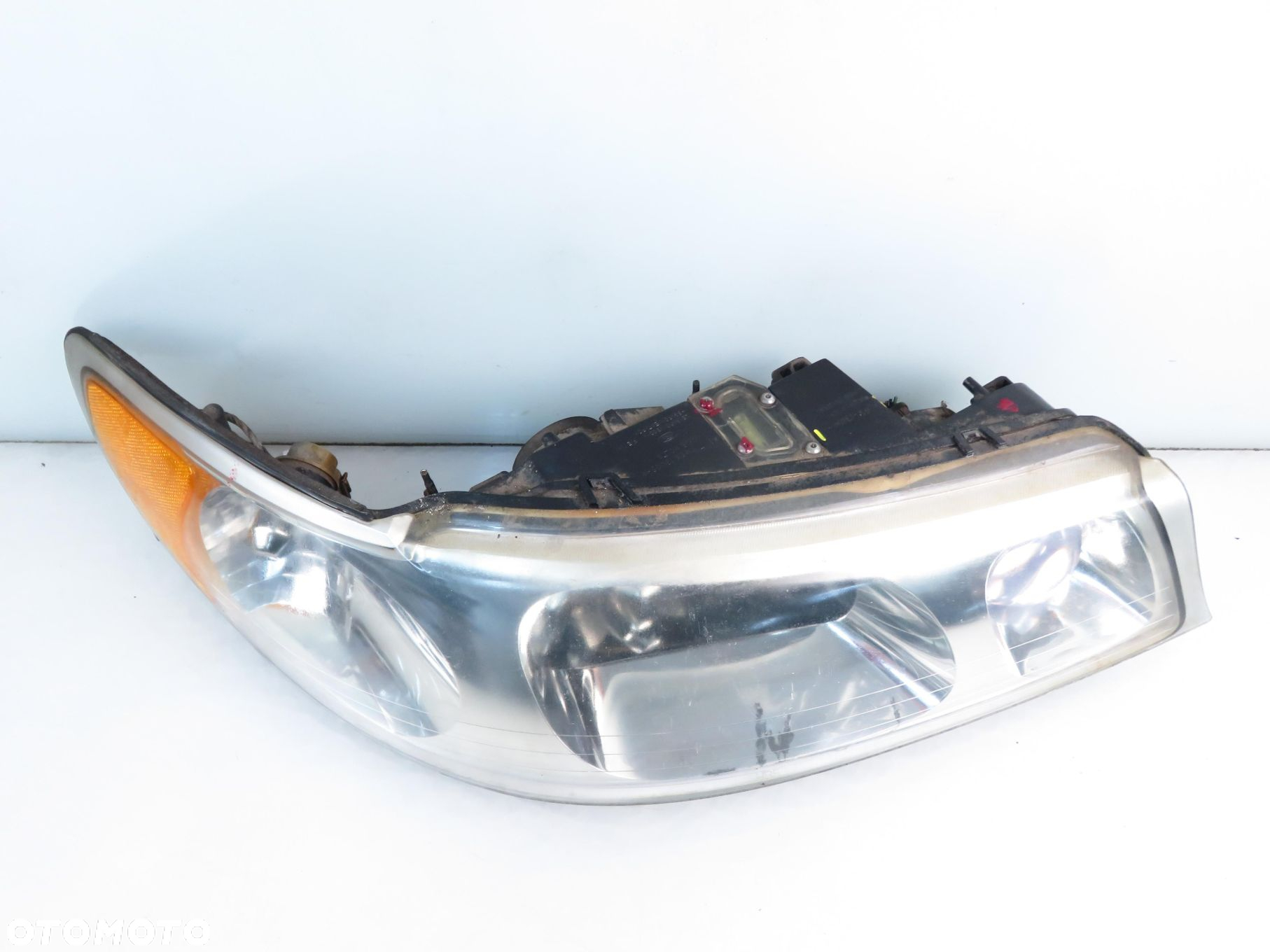LAMPA PRAWA PRZEDNIA LINCOLN TOWN CAR III YW1X13100A - 13
