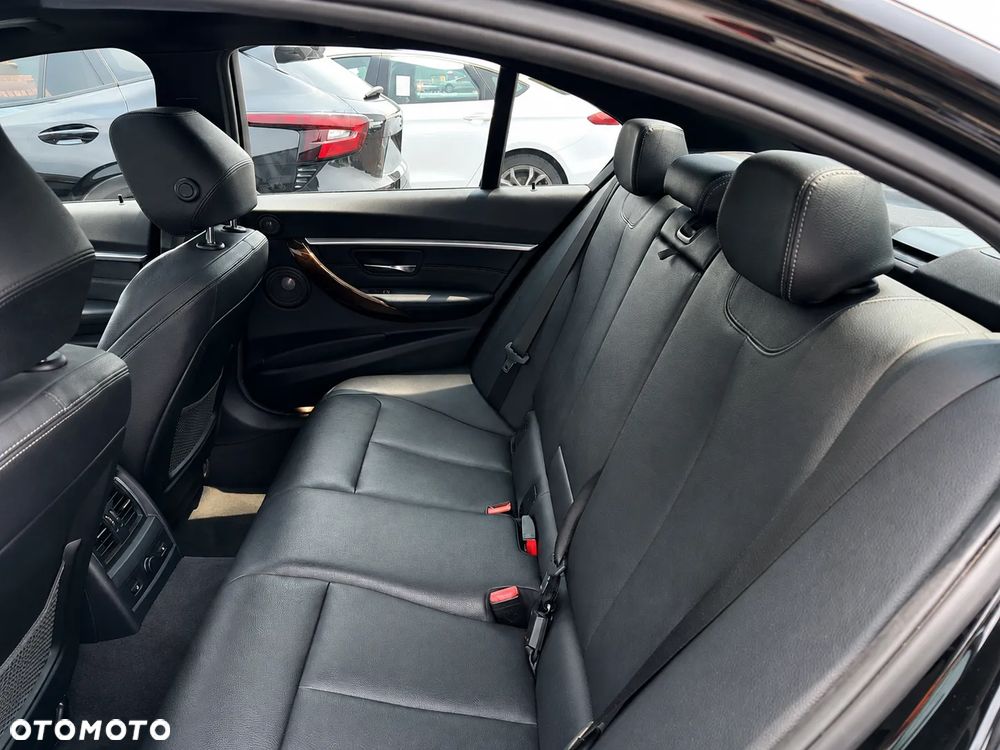 BMW Seria 3 330i GPF xDrive M Sport - 16