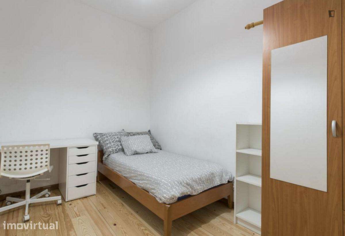 Quarto - localizado em Sete Rios Lisbon - Grande imagem: 2/16