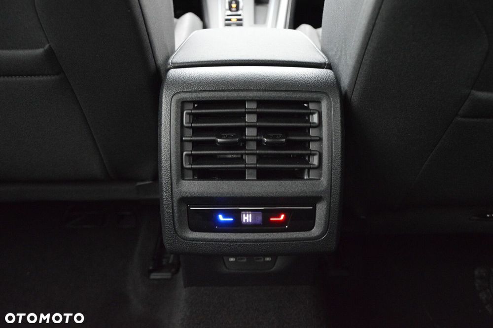 Volkswagen Golf Variant - 35