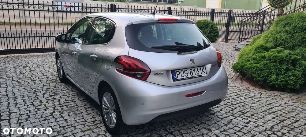 Peugeot 208 1.2 PureTech GPF Signature S&S EAT6 - 3