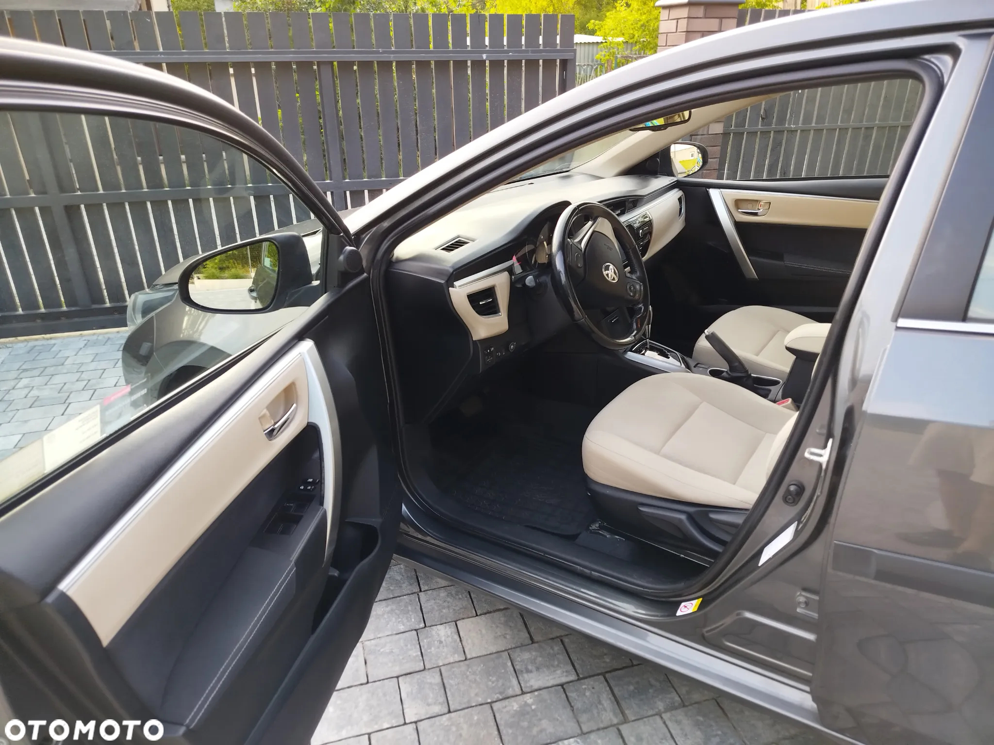 Toyota Corolla - 4