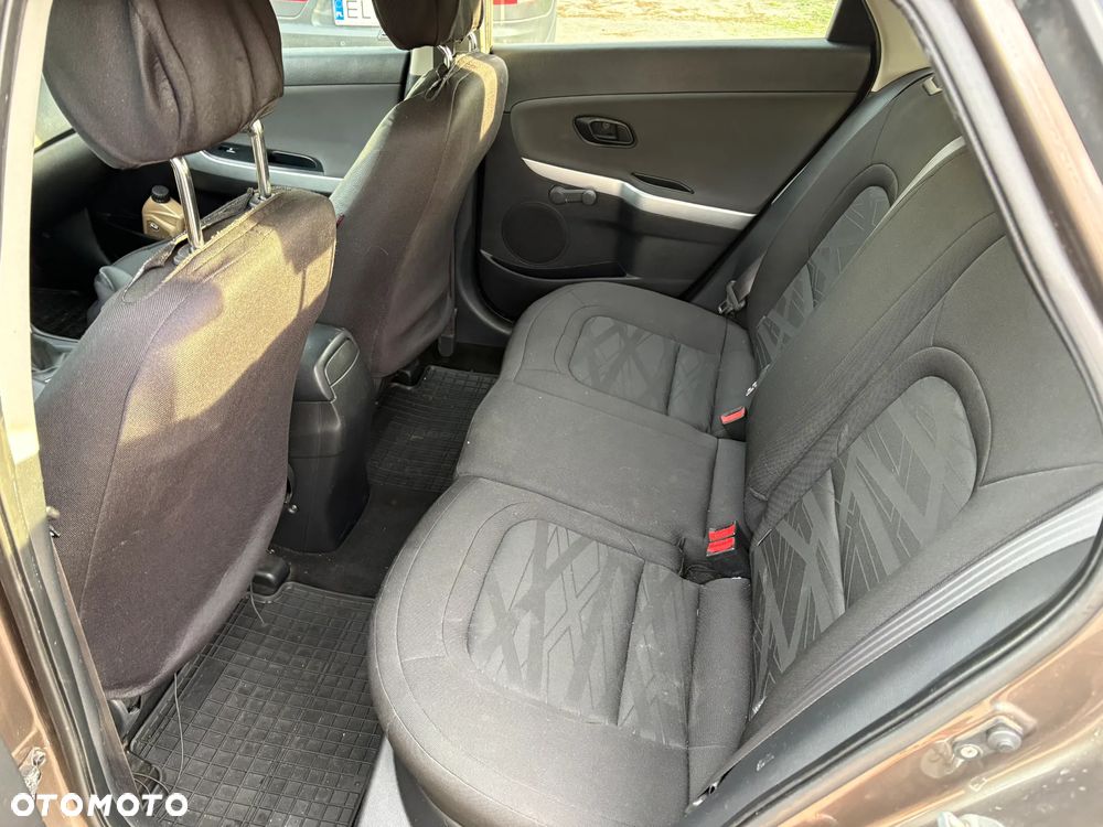 Kia Ceed - 8