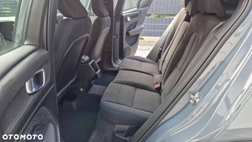 Volvo XC 40 T3 Momentum - 22