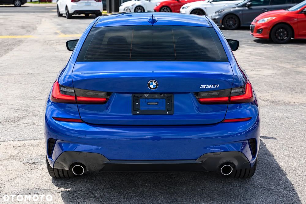 BMW Seria 3 330i M Sport - 9