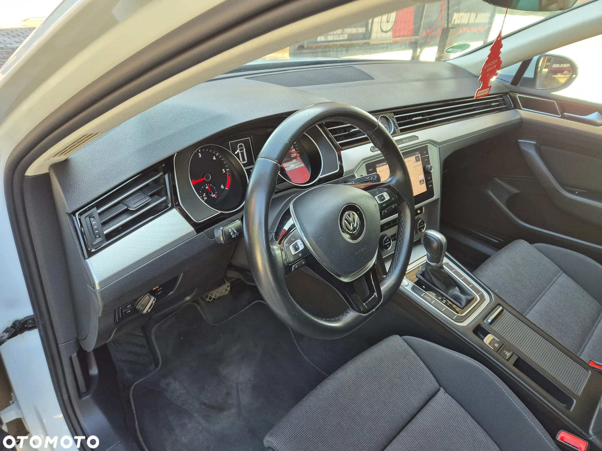 Volkswagen Passat - 16