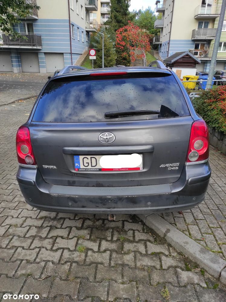 Toyota Avensis - 2