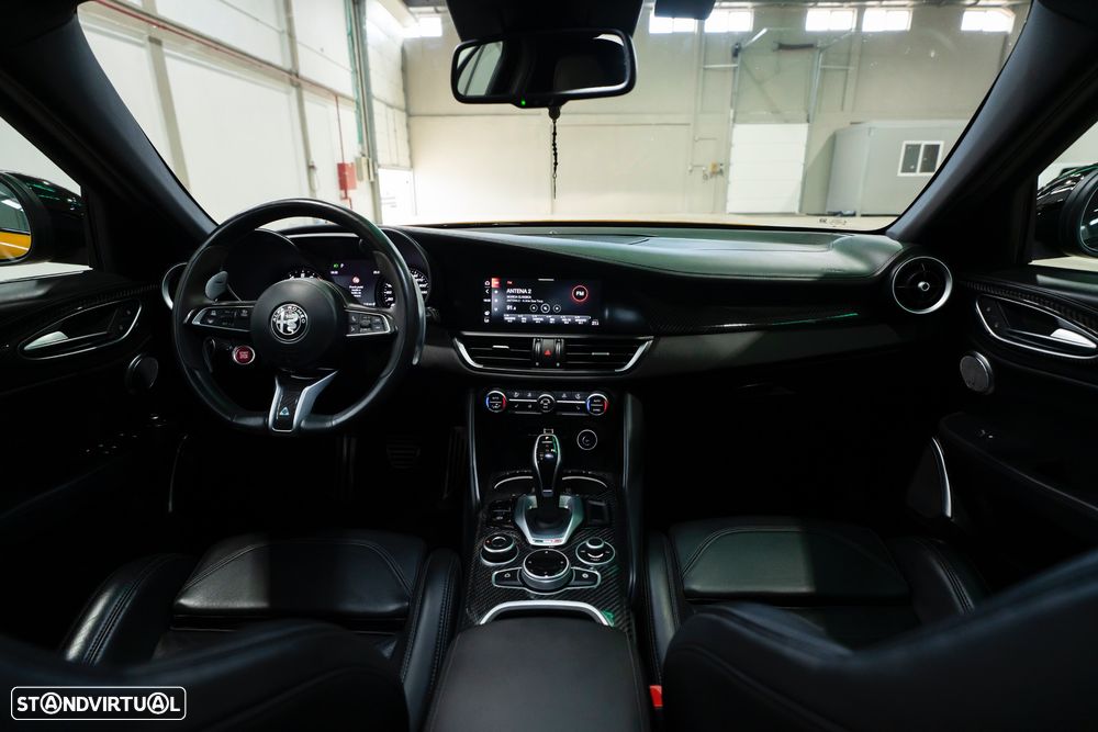 Alfa Romeo Giulia 2.9 V6 Bi-Turbo AT8 Quadrifoglio - 30