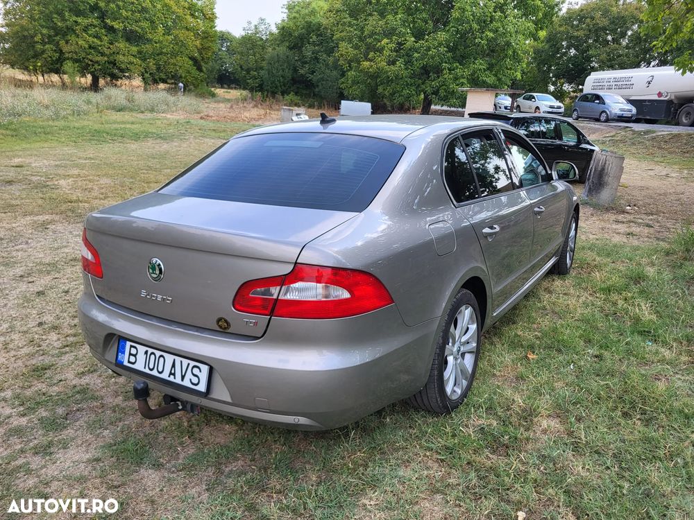Skoda Superb 2.0 TDI Comfort DSG - 8