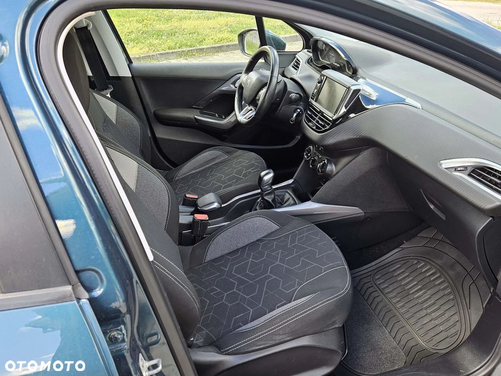 Peugeot 2008 1.2 Pure Tech Style S&S - 8