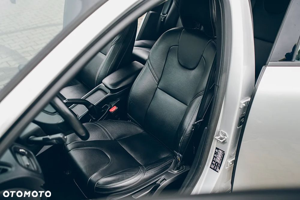 Volvo V40 D2 Drive-E Momentum - 17