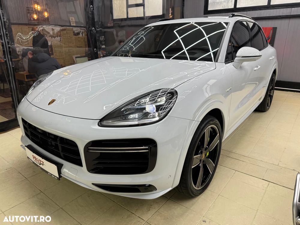 Porsche Cayenne Turbo S E-Hybrid Tiptronic S - 3