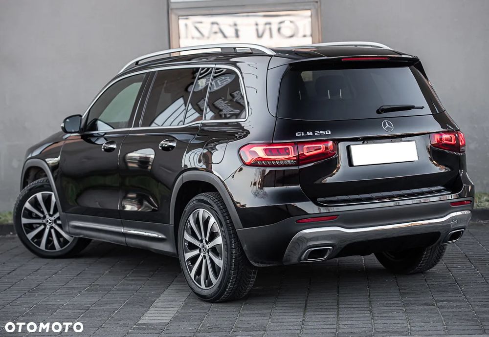 Mercedes-Benz GLB 250 4-Matic 8G-DCT - 9