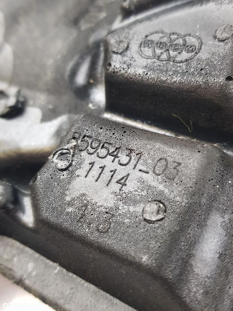 ORYGINALNA OSŁONA IZOLACJA AKUSTYCZNO-TERMICZNA DO WYGŁUSZENIA I OCHRONĄ PRZED WYSOKĄ TEMPERATURĄSILNIKA BMW B57 3.0D (G - 5
