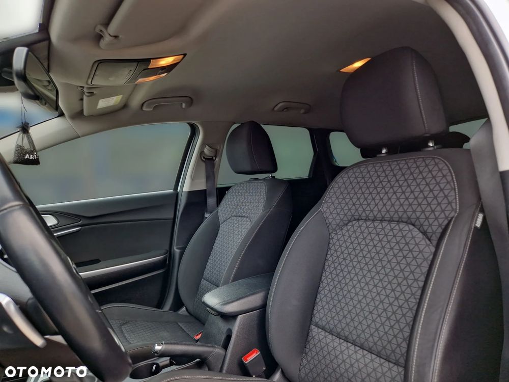 Kia Ceed 1.5 T-GDI M DCT - 11