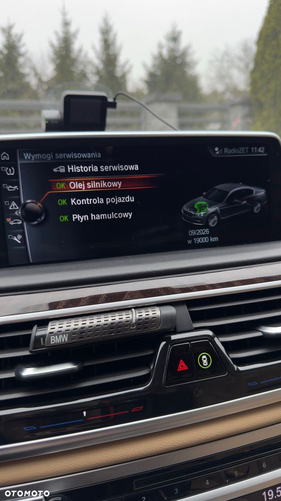 BMW Seria 7 750i xDrive - 27