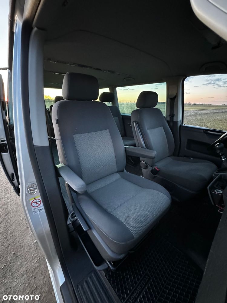 Volkswagen Caravelle - 5