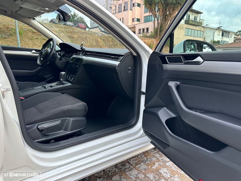 VW Passat Variant 2.0 TDI R-Line - 36