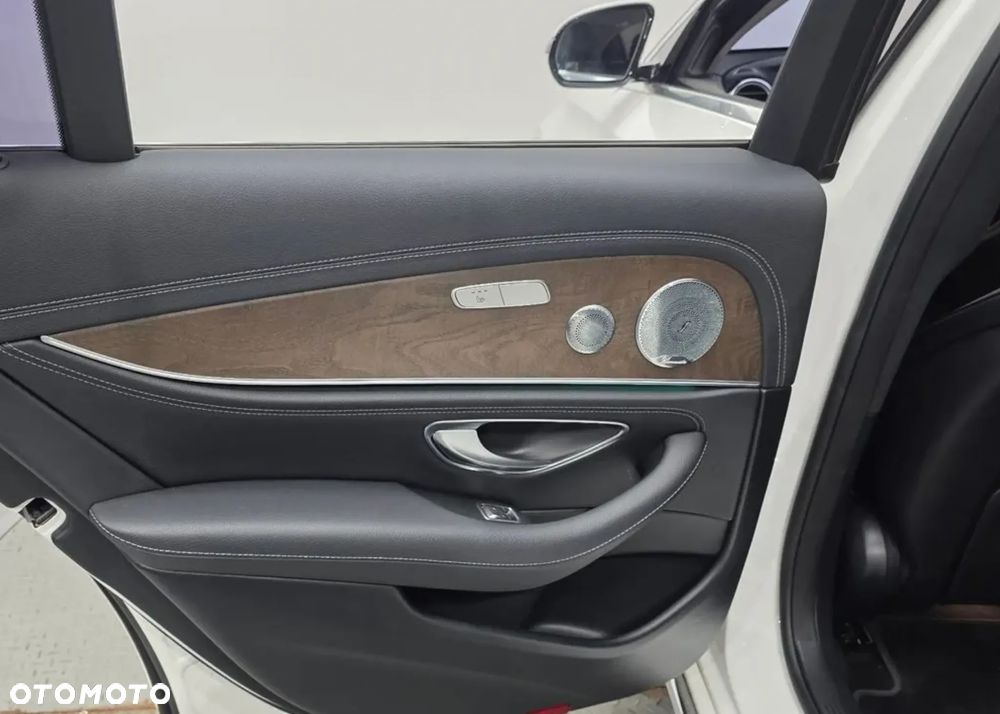 Mercedes-Benz Klasa E 300 9G-TRONIC Exclusive - 16