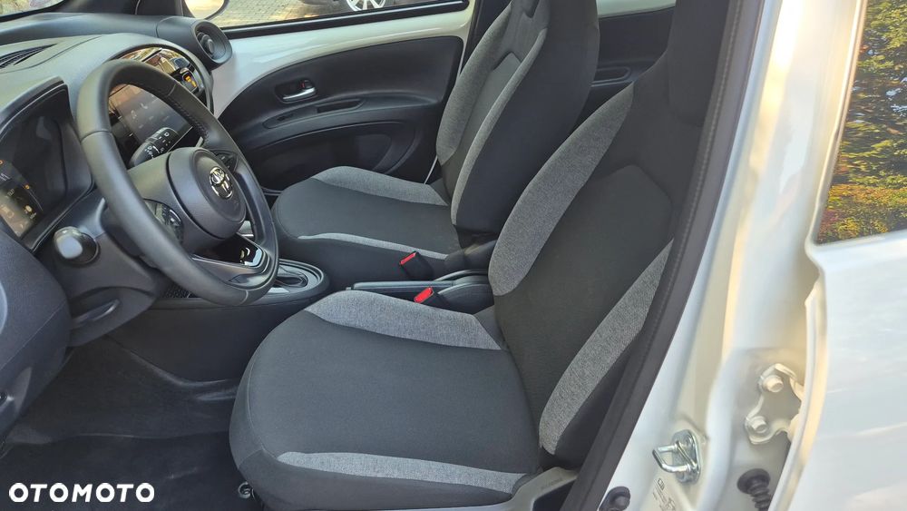 Toyota Aygo X S-CVT Air Prestige - 12