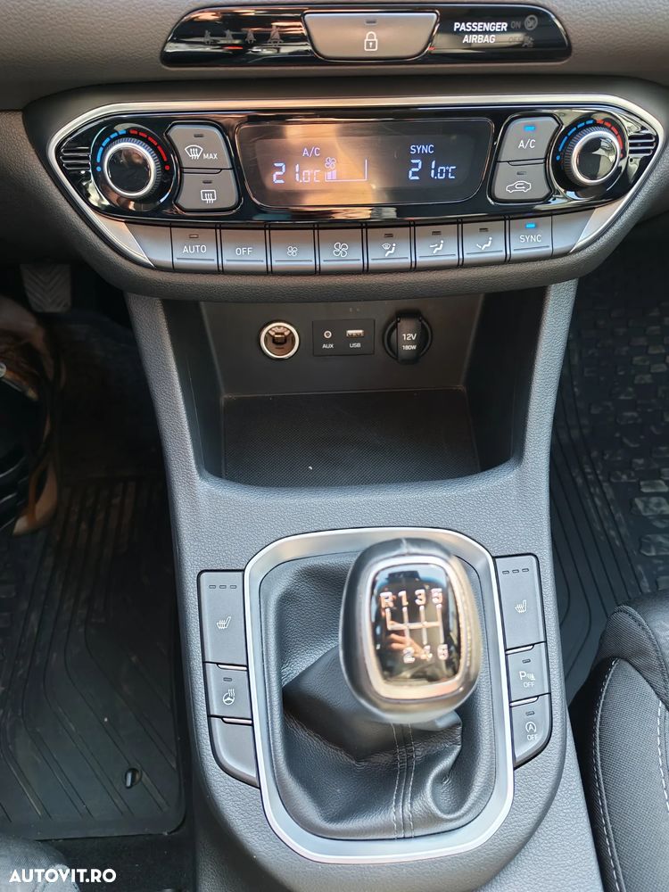 Hyundai i30 1.4 100CP 5DR M/T Highway - 9