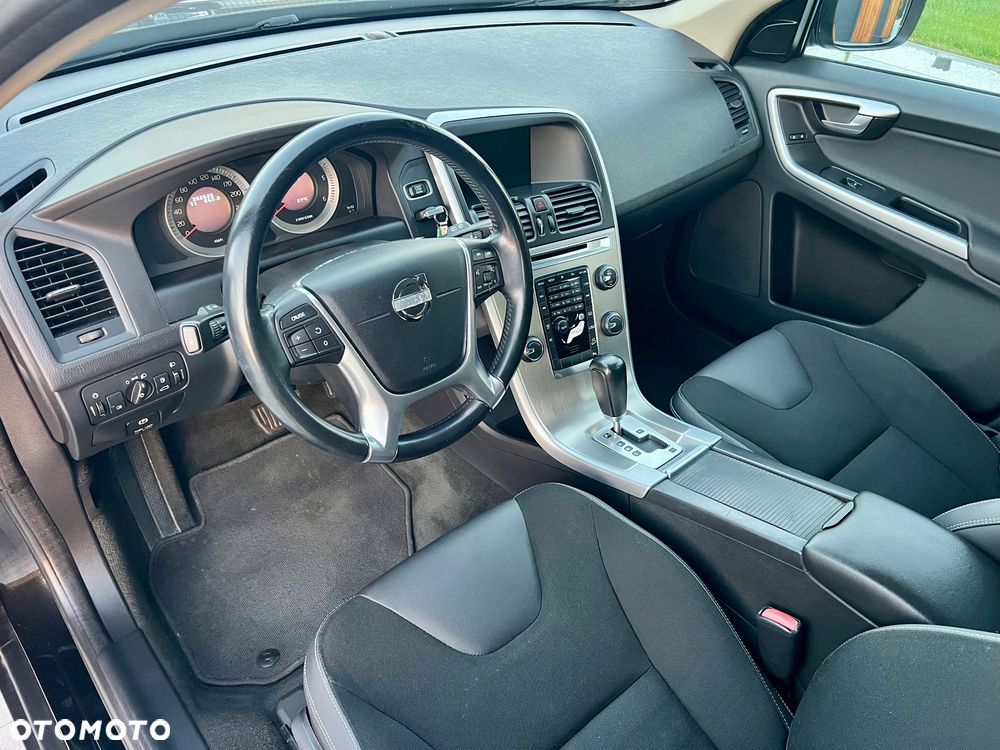 Volvo XC 60 2.4D AWD Momentum - 6