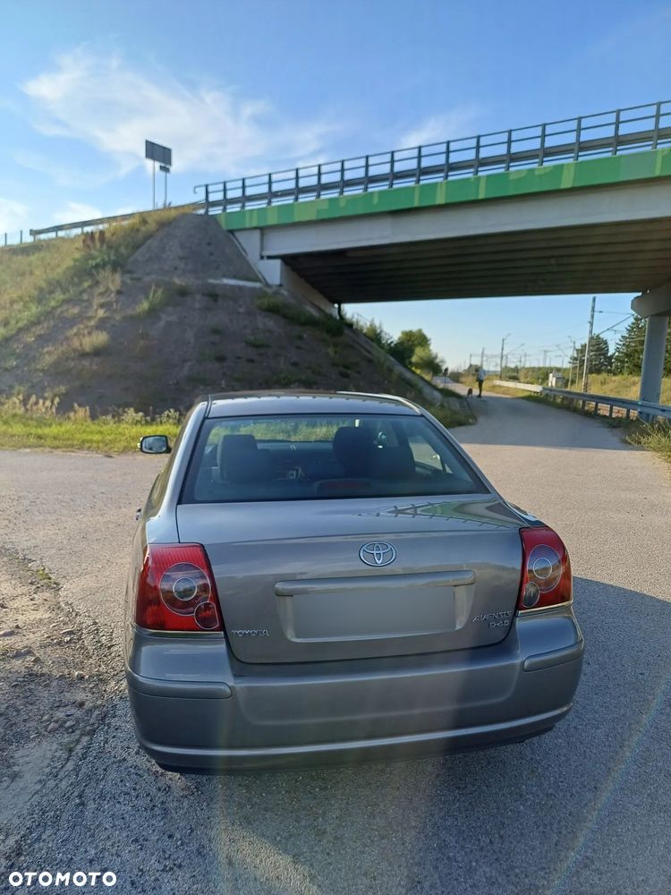 Toyota Avensis 2.0 D-4D Sol - 23
