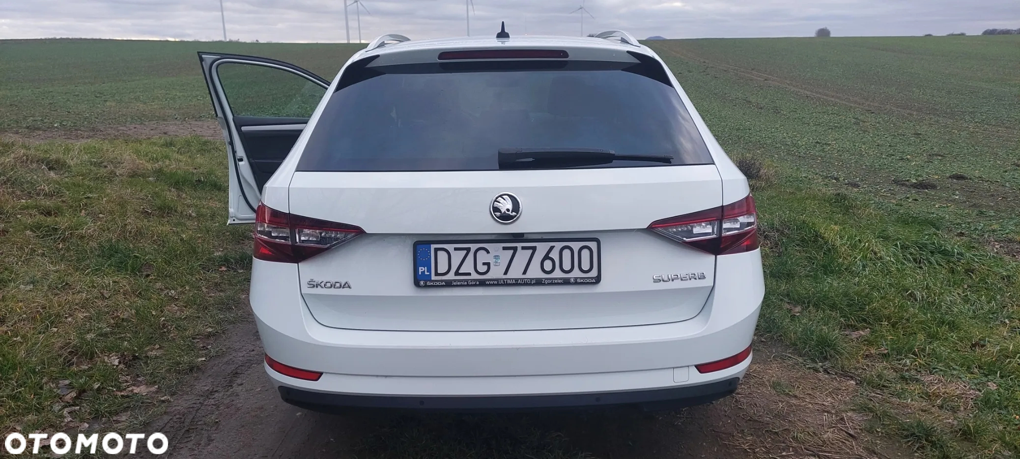 Skoda Superb Combi 2.0 TDI DSG Ambition - 6
