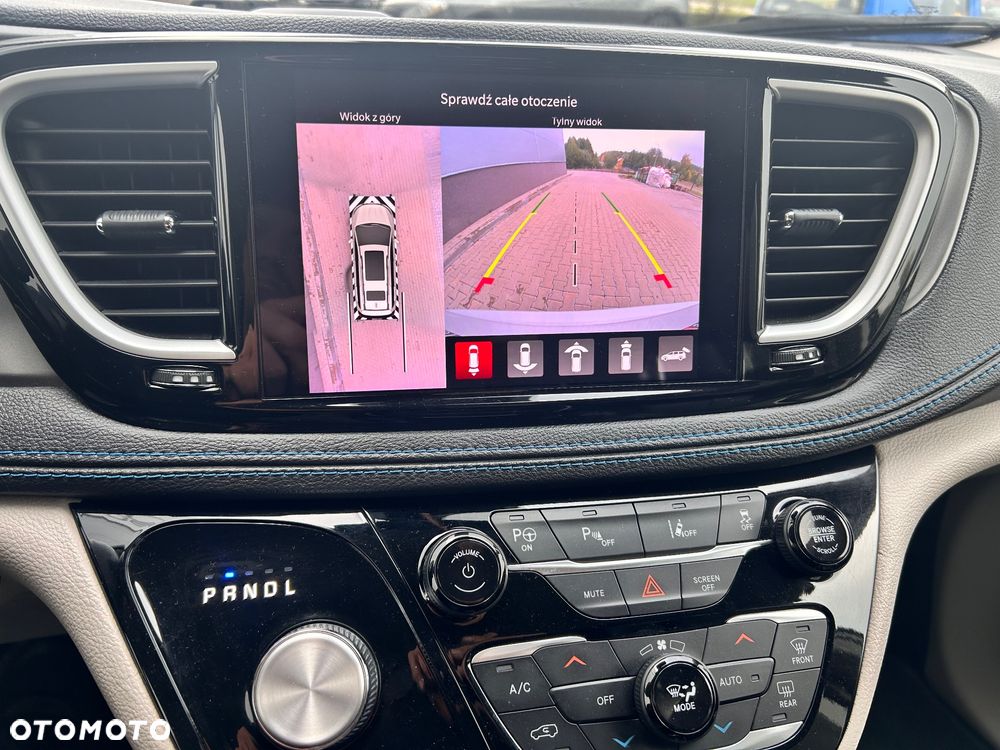 Chrysler Pacifica - 16