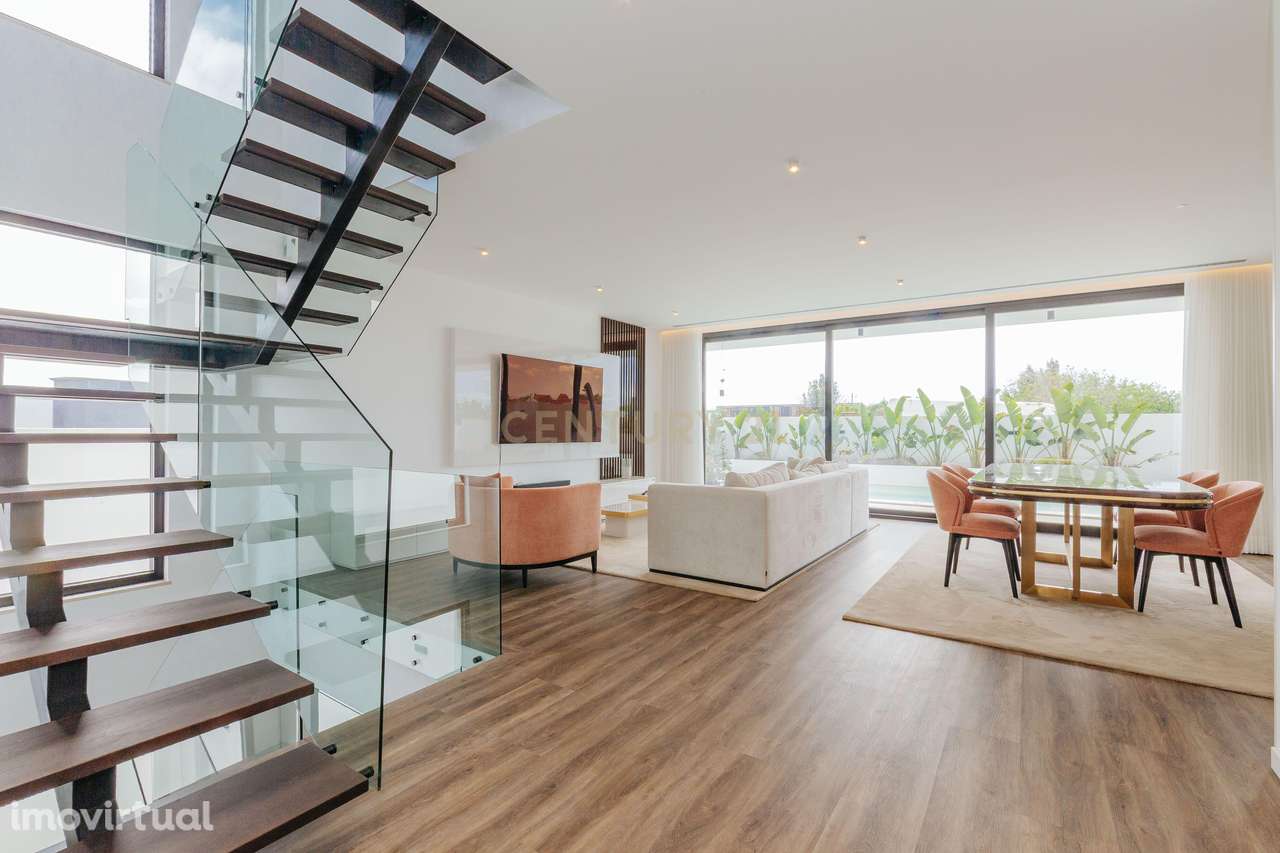 Moradia T4 com piscina e 3 suites | A escolha inteligente para viver c - Grande imagem: 4/43