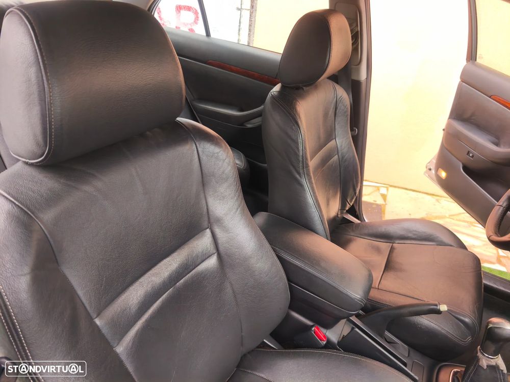 Toyota Avensis S/D 1.6 Executive - 22
