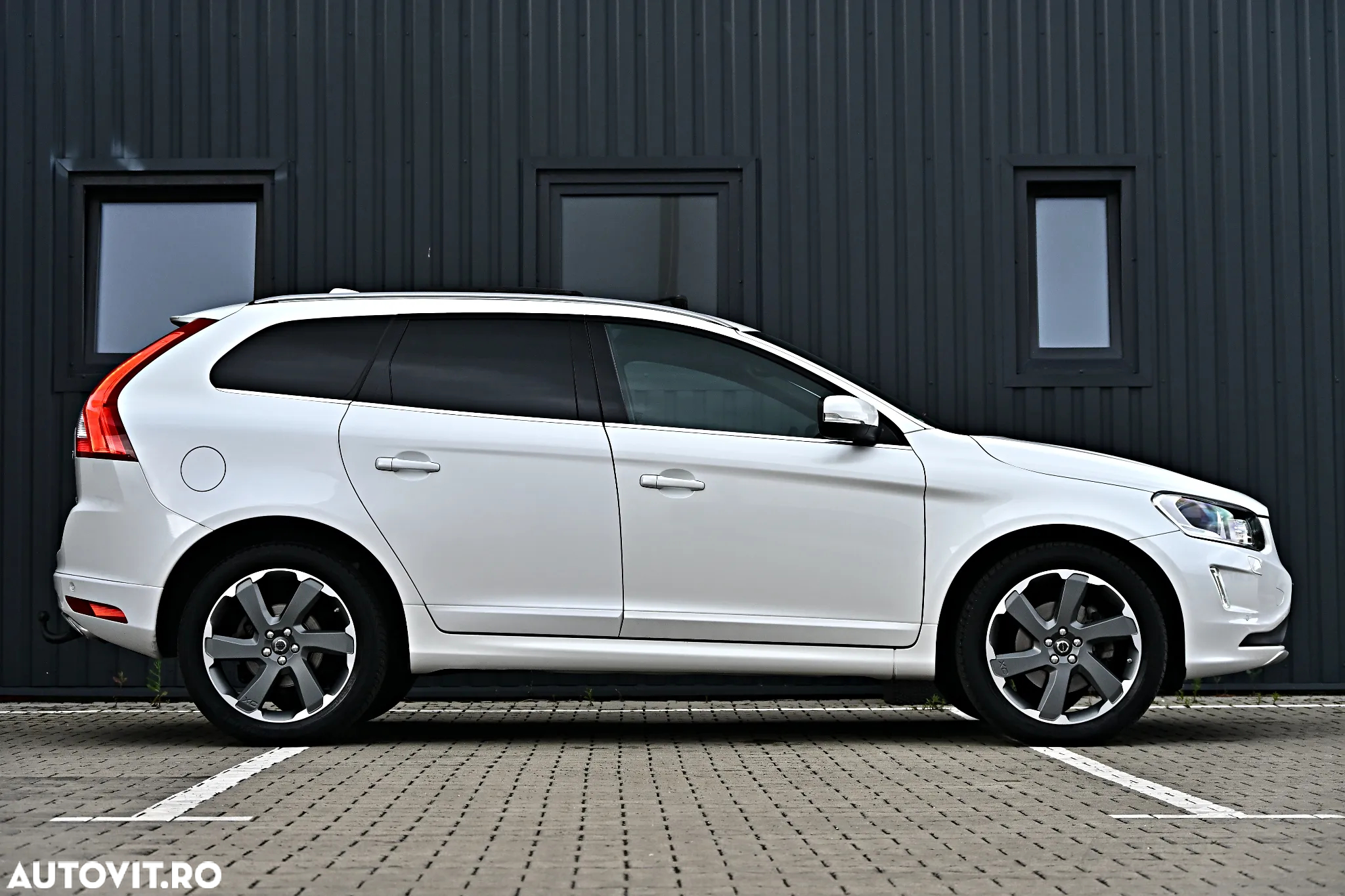 Volvo XC 60 D4 AWD Geartronic Ocean Race - 23