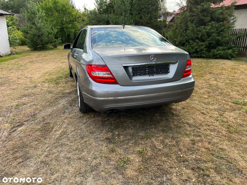 Mercedes-Benz Klasa C 180 CGI BlueEFFICIENCY Avantgarde - 17