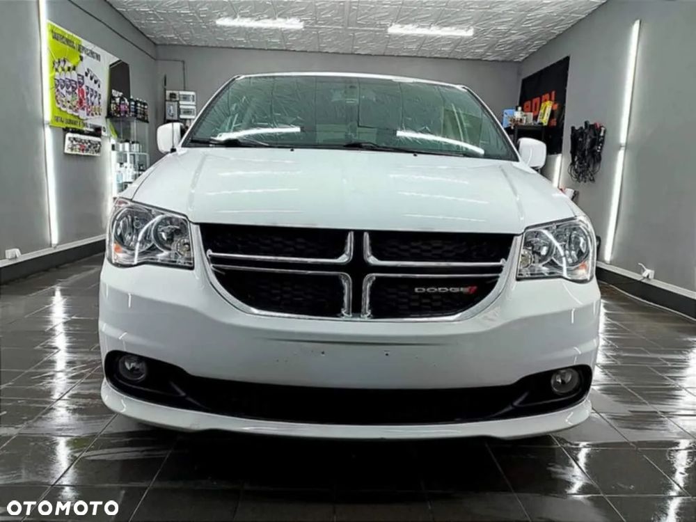 Dodge Grand Caravan - 17