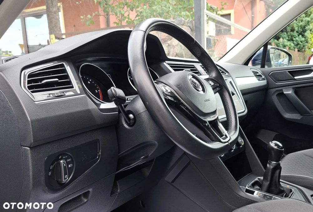 Volkswagen Tiguan 2.0 TDI SCR Elegance - 27