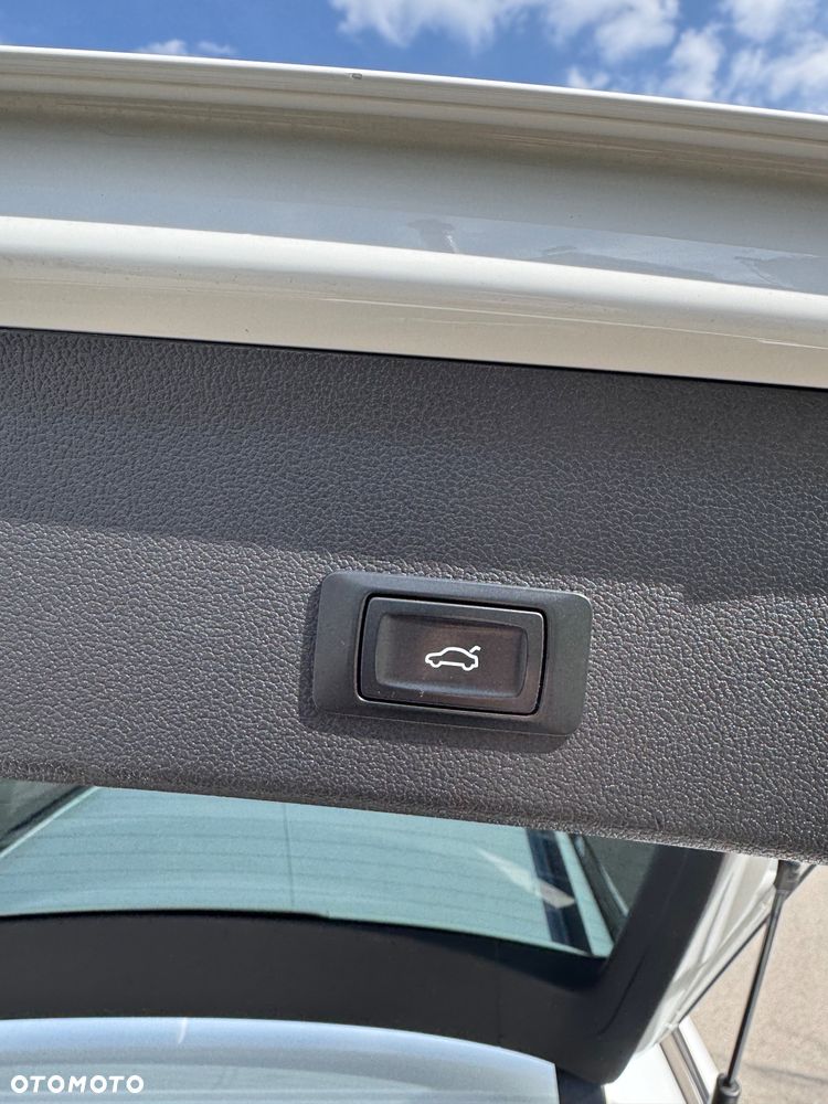 Audi A4 Avant 2.0 TDI - 10