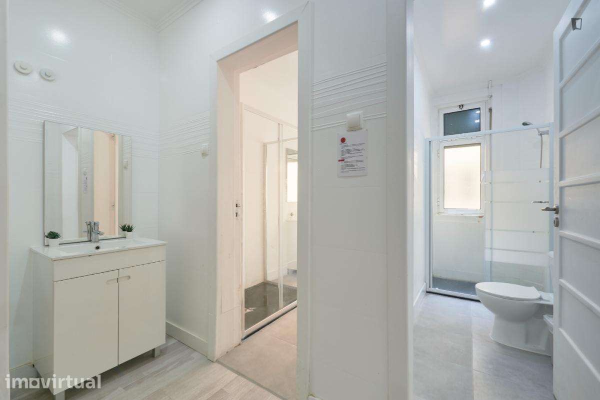 Quarto - localizado em Marquês de Pombal Lisbon - Grande imagem: 3/13