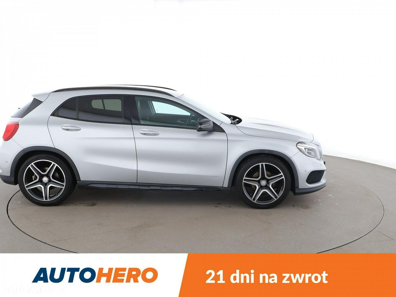 Mercedes-Benz GLA - 9