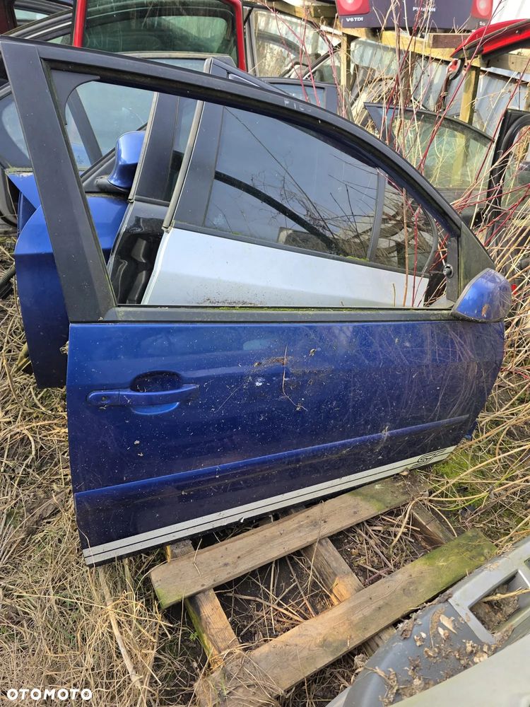 Drzwi prawe przednie FORD FIESTA MK6 3D