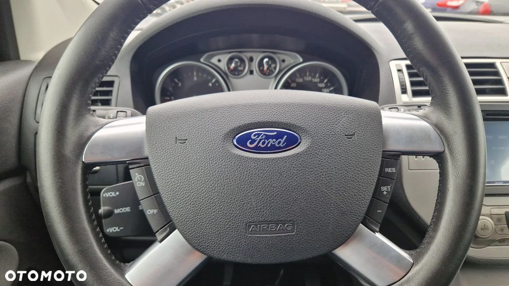 Ford Kuga 2.0 TDCi 2x4 Titanium - 13