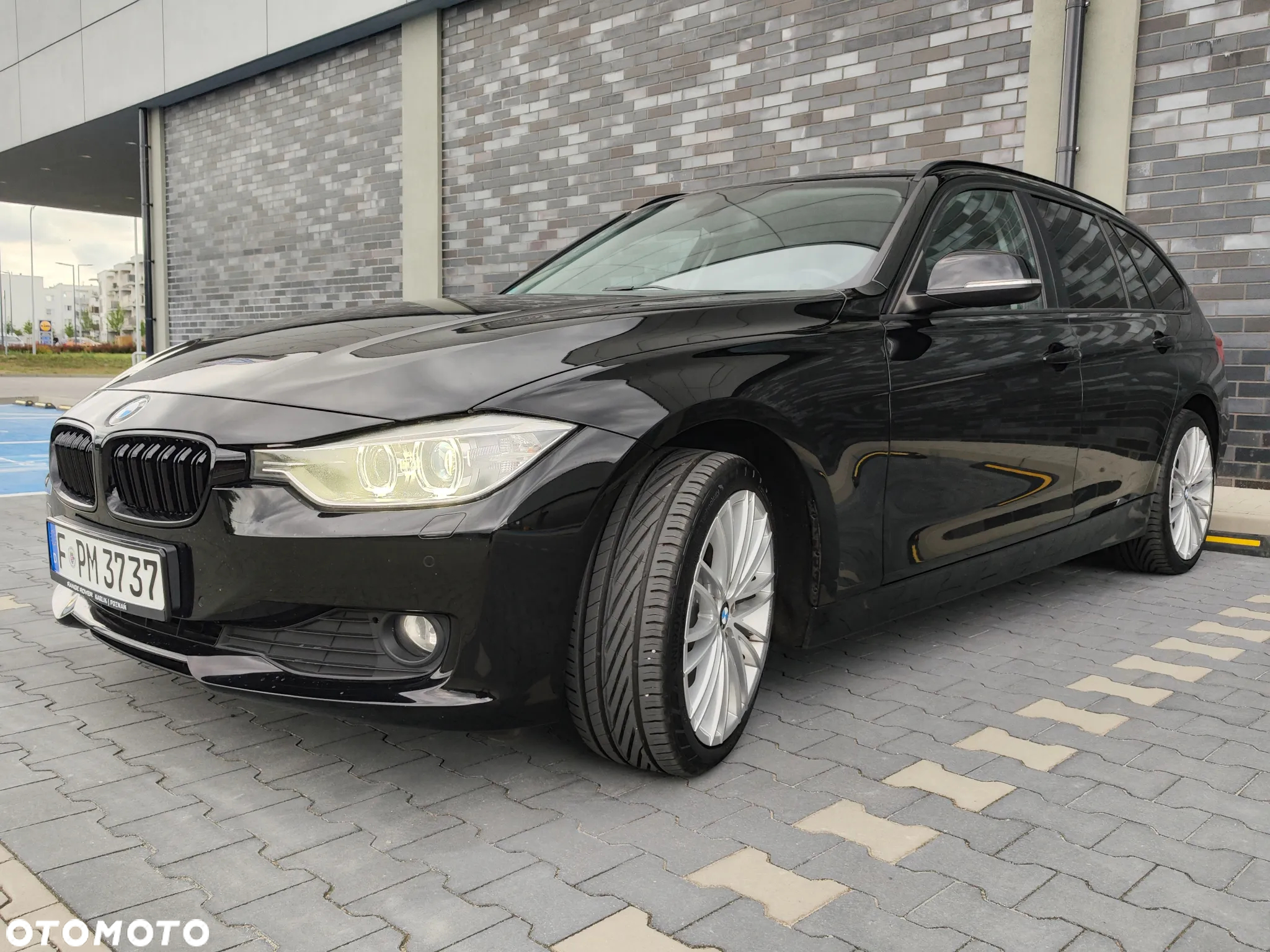 BMW Seria 3 318d Touring Blue Performance Sport Line - 20