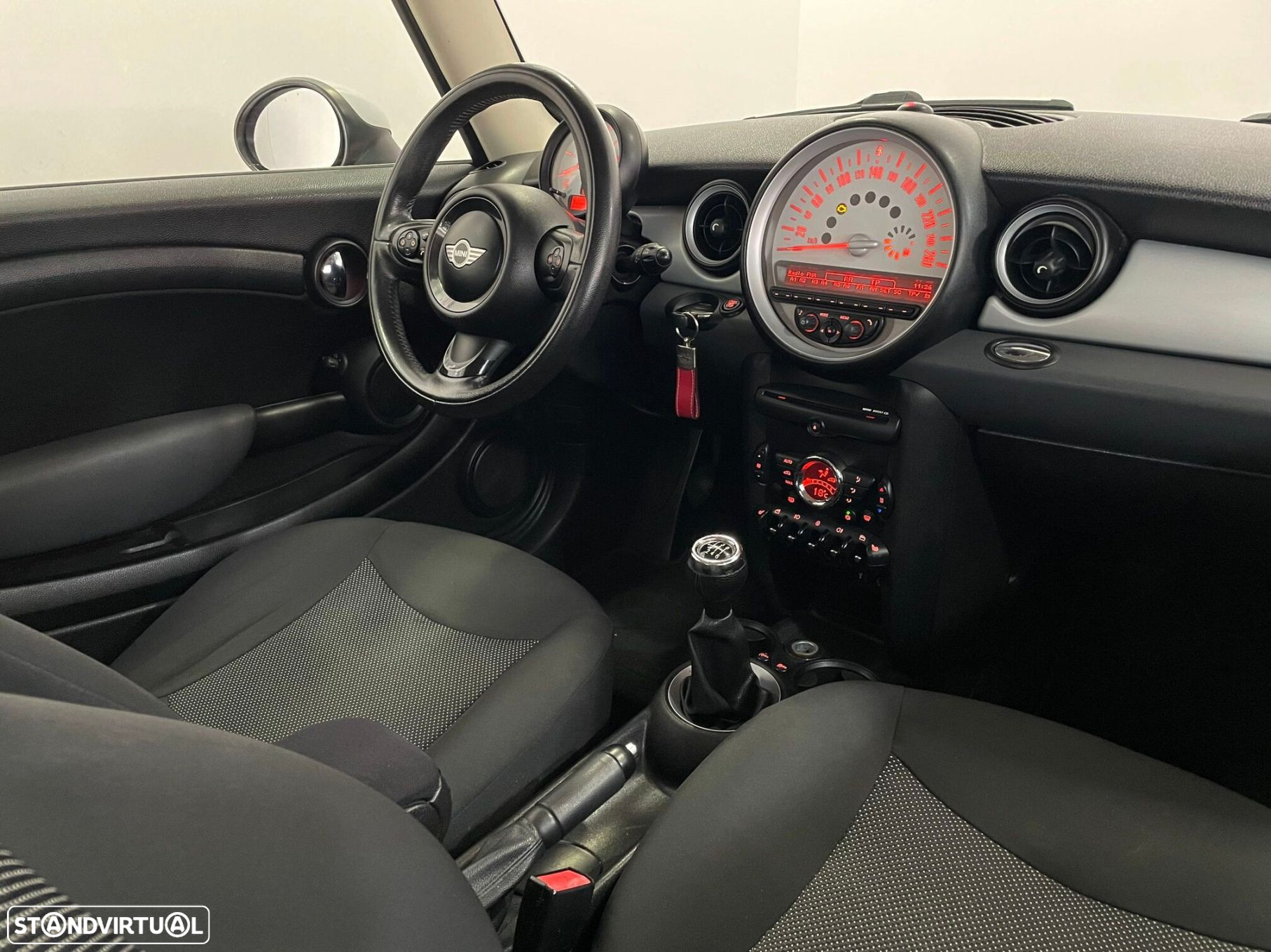 MINI 3 Portas Cooper D - 23