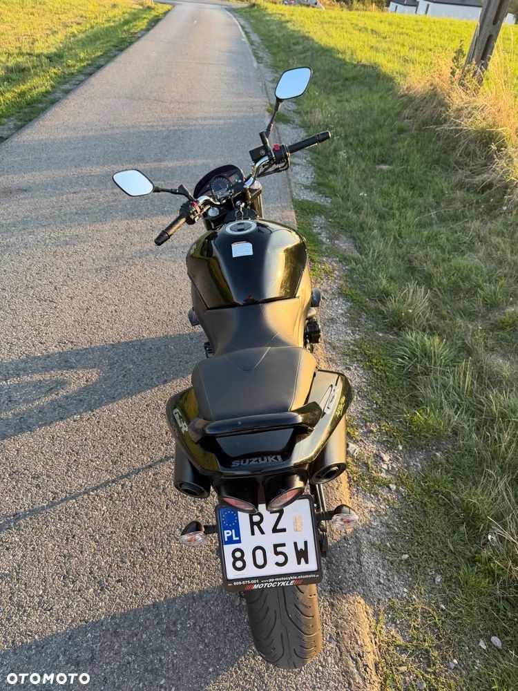 Suzuki GSR - 15