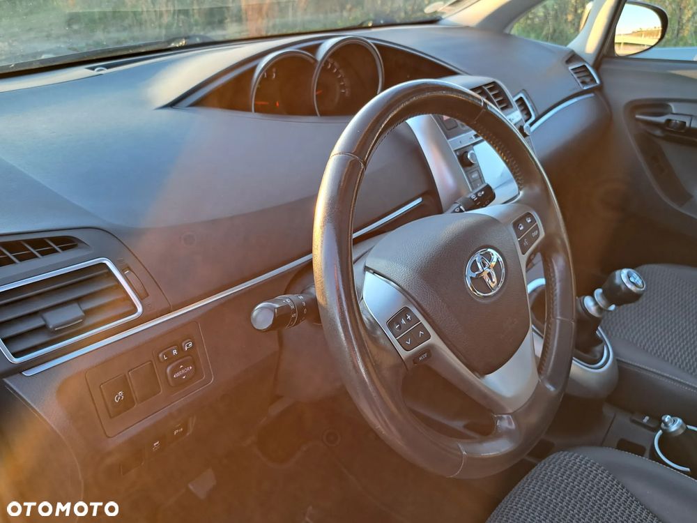 Toyota Verso 1.6 D-4D Prestige - 20