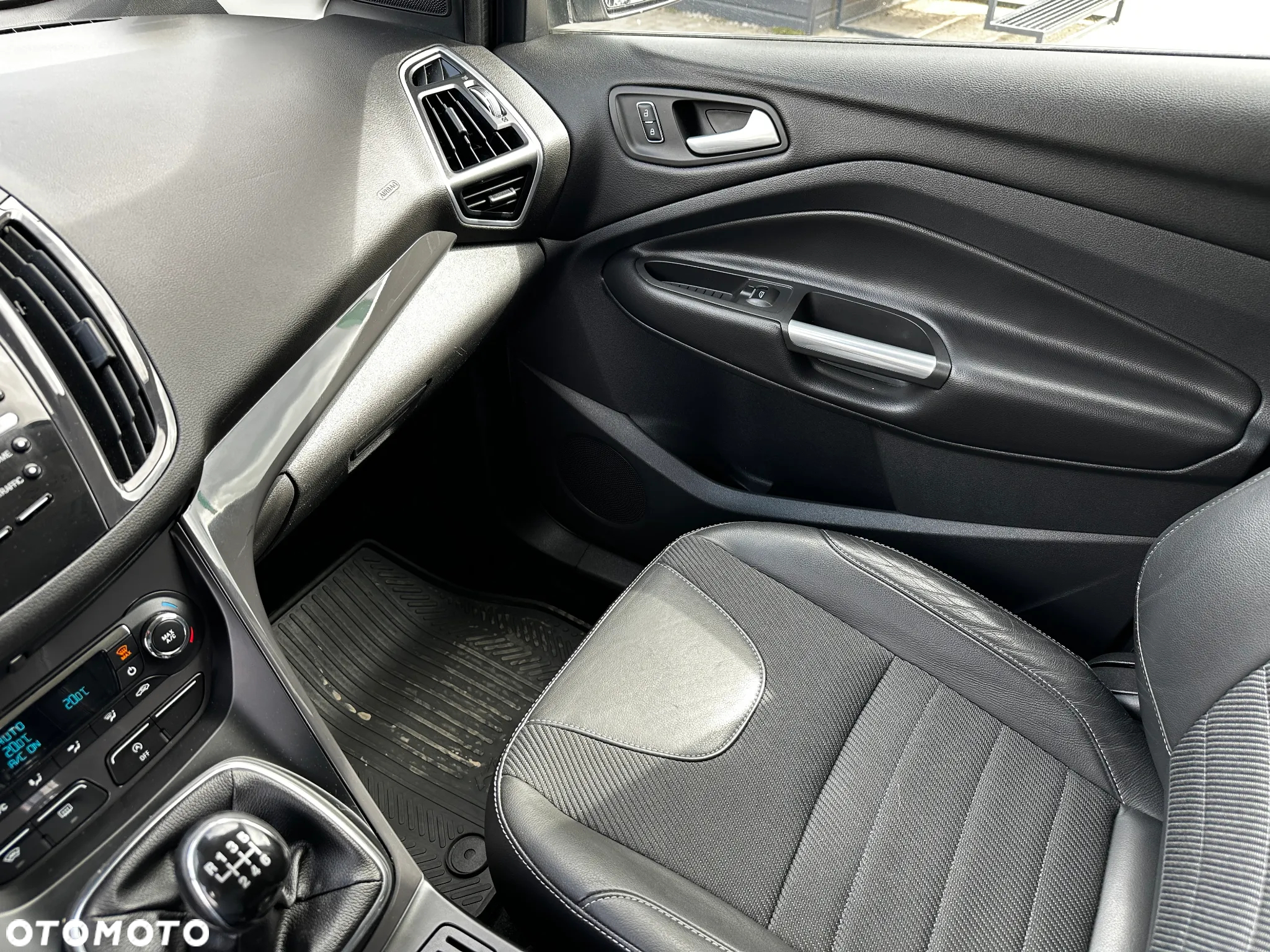 Ford Kuga - 17